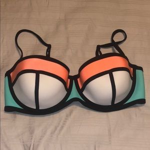 Brand new Triangl top